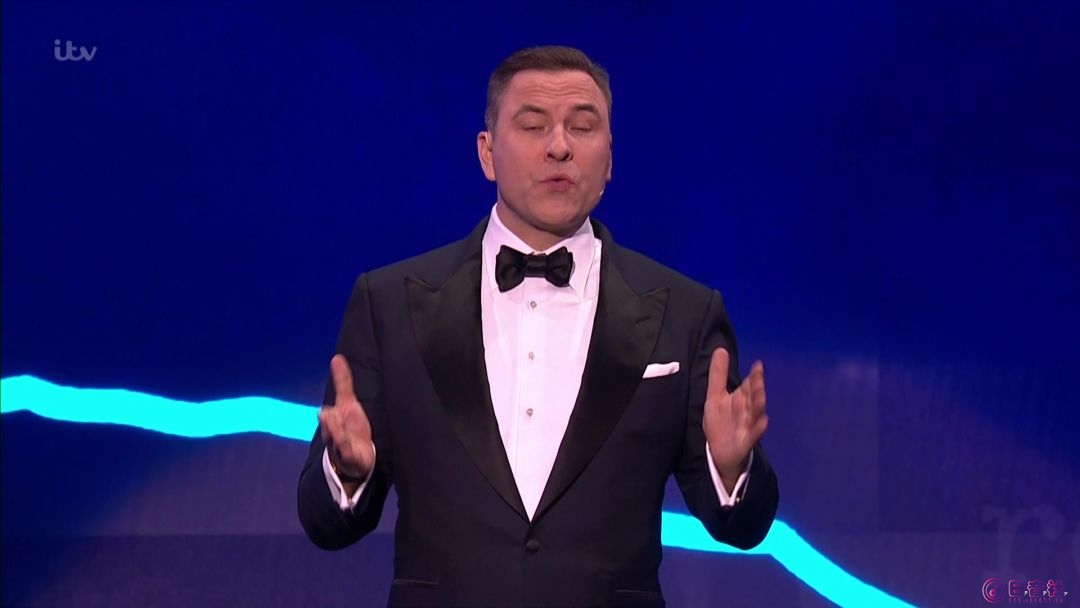[HDTV]Lady Gaga - Million Reasons (The Royal Variety Performance 2016 13Dec2016).jpg