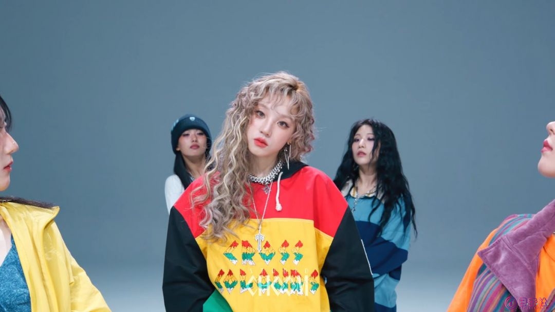 Z[4K] YUQI (우기) 'M.O.' STUDIO CHOOM ORIGINAL.mkv_snapshot_00.05.925.jpg